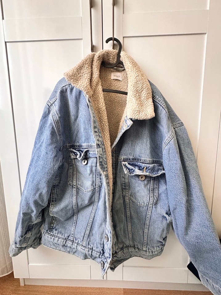 Oversize Açık Mavi Denim Ceket  Şıklık ve Rahatlık Bir Arada — görsel 2/5