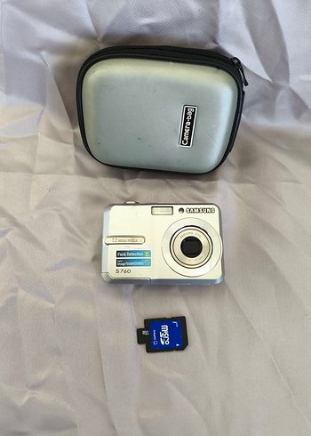  Beden SAMSUNG S760 7.2MP 3X Zoom Dijital Fotoğraf Makinesi 2GB Kartlı