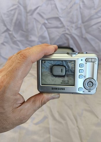 Samsung SAMSUNG S760 7.2MP 3X Zoom Dijital Fotoğraf Makinesi 2GB Kartlı