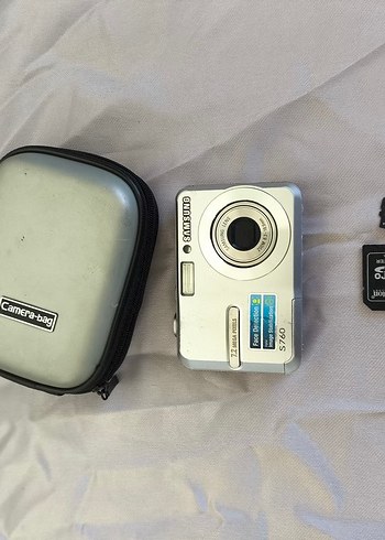  Beden SAMSUNG S760 7.2MP 3X Zoom Dijital Fotoğraf Makinesi 2GB Kartlı