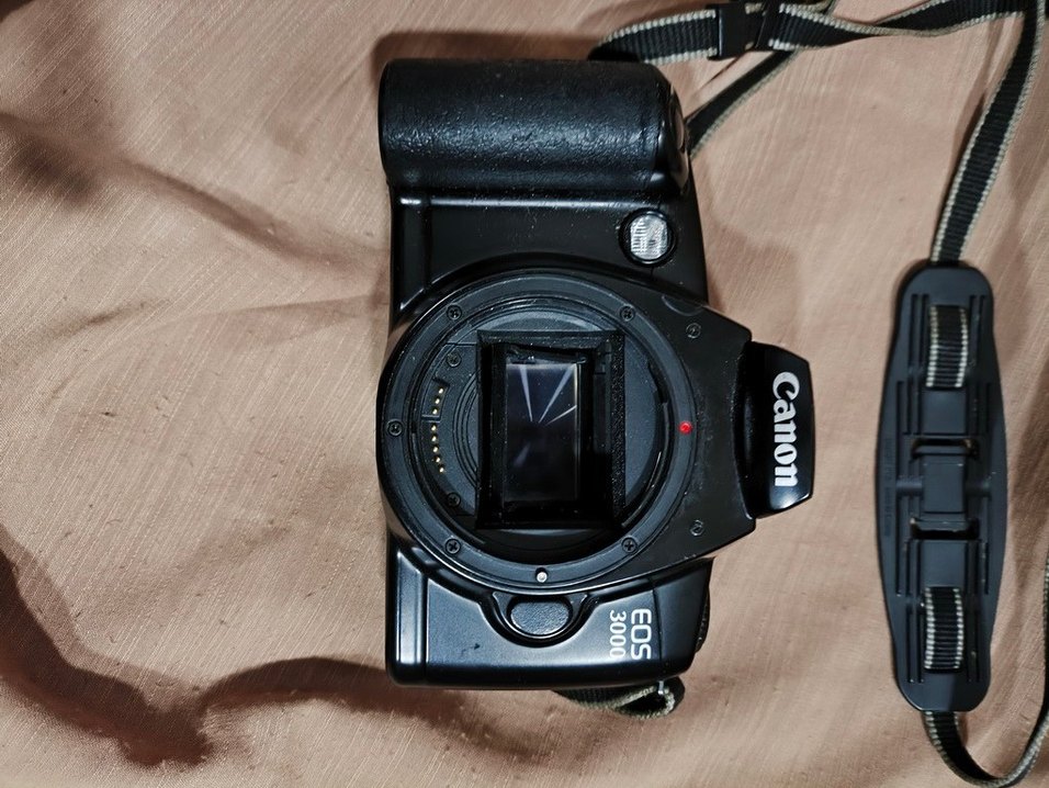 Fotoğraf makinesi CANON EOS 3000 Body - Görsel 5