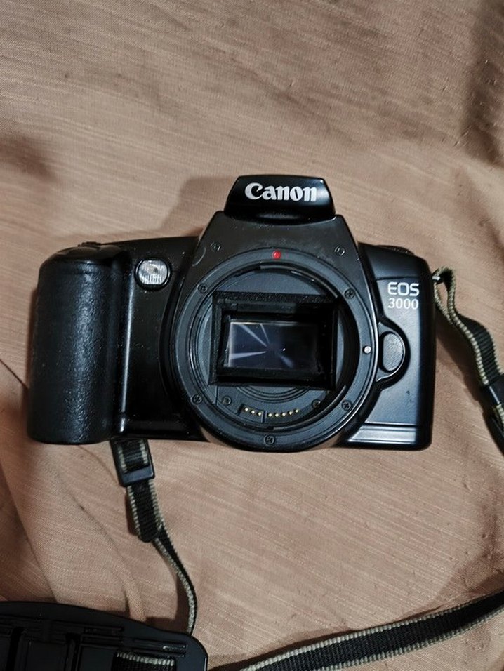 Fotoğraf makinesi CANON EOS 3000 Body - Görsel 3
