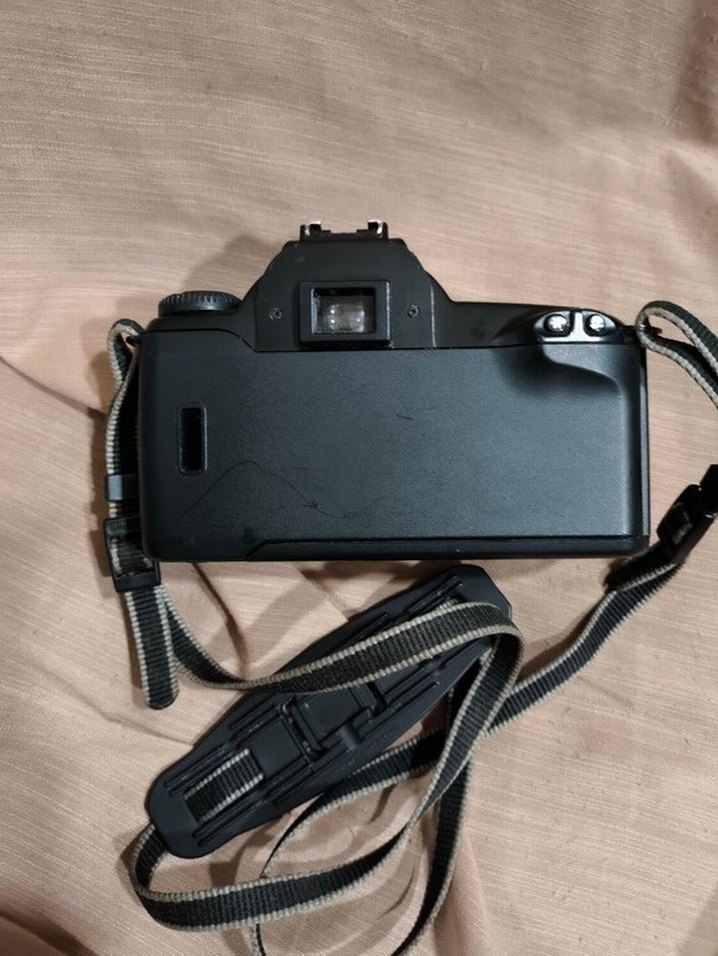 Fotoğraf makinesi CANON EOS 3000 Body - Görsel 4