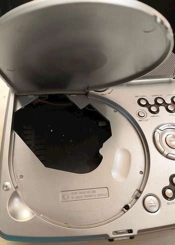 Coby TF-DVD7005 7 İnç Taşınabilir DVD Oynatıcı lens yok - Görsel 4