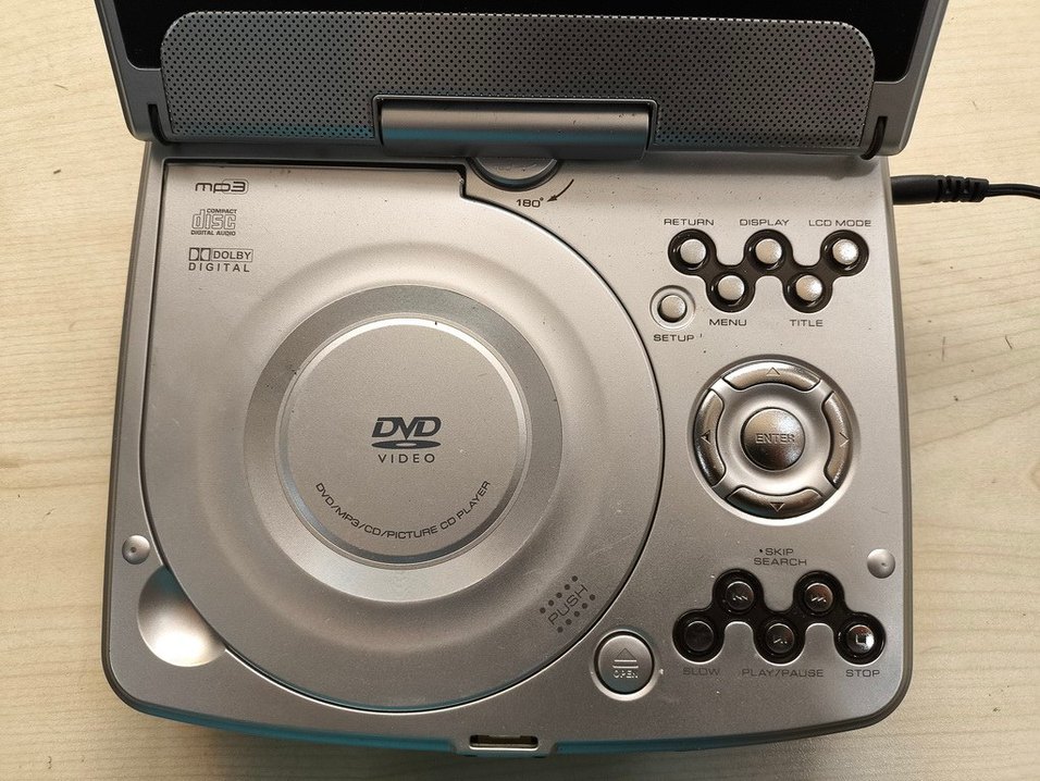 Coby TF-DVD7005 7 İnç Taşınabilir DVD Oynatıcı lens yok - Görsel 3