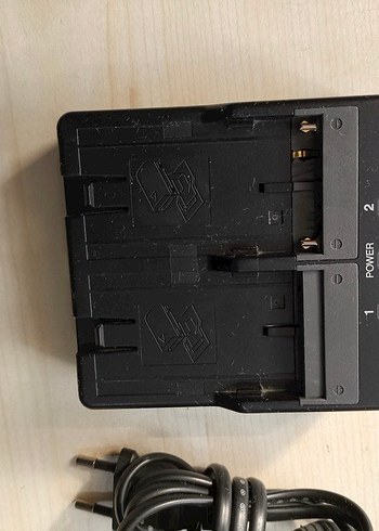 Sokkia Şarj Cihazı CDC68 7.2V - Görsel 2
