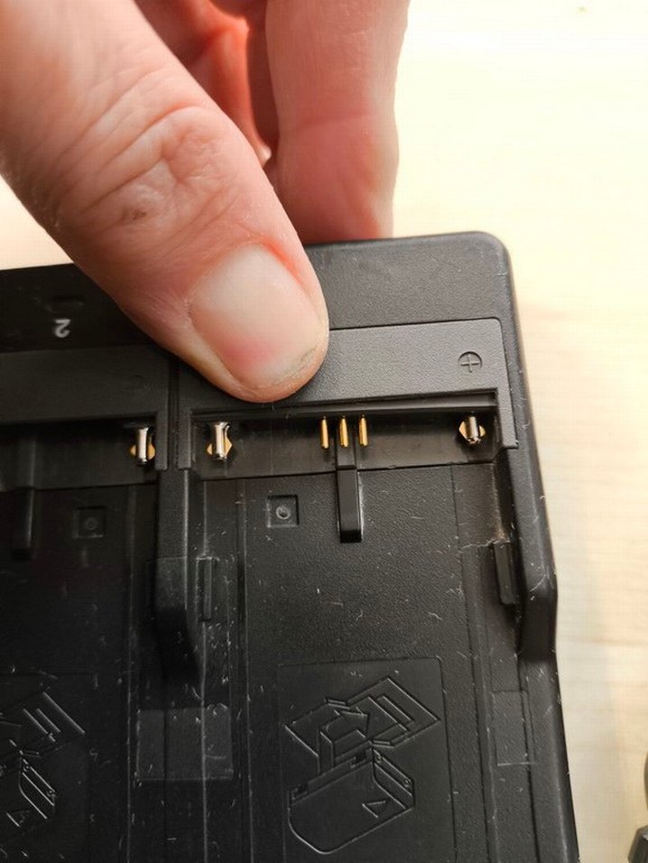 Sokkia Şarj Cihazı CDC68  7.2V - Görsel 3