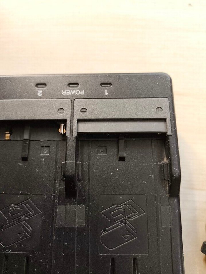 Sokkia Şarj Cihazı CDC68  7.2V - Görsel 4