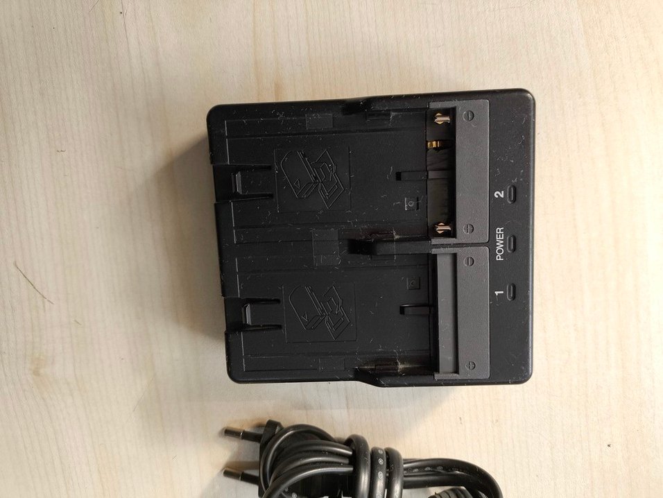 Sokkia Şarj Cihazı CDC68  7.2V - Görsel 2