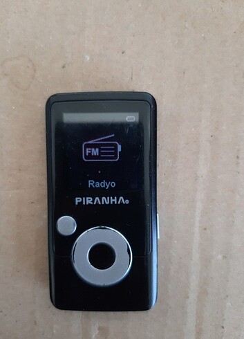 PIRANHA MAGNUM PLUS 2GB FM RADYOLU ŞARJLI DİJİTAL MP4 ÇALAR