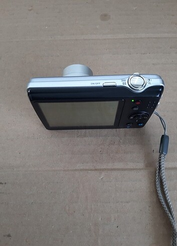 CASIO QV-R300 16.1MP 5X ZOOM DİJİTAL FOTOĞRAF MAKİNESİ 1 GB KART