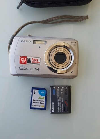 Casio EX-Z16 12.1 MP 3X Zoom 2.7 LCD Ekran Dijital Fotoğraf Maki