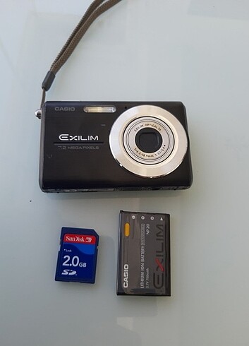 Casio Exilim EX-Z75 7MP 3x Zoom Fotoğraf Makinesi 1GB Kartlı