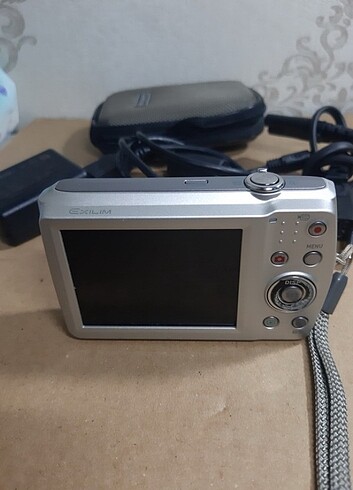 Casio EX-Z16 12.1 MP 3X Zoom 2.7 LCD Ekran Dijital Fotoğraf Maki