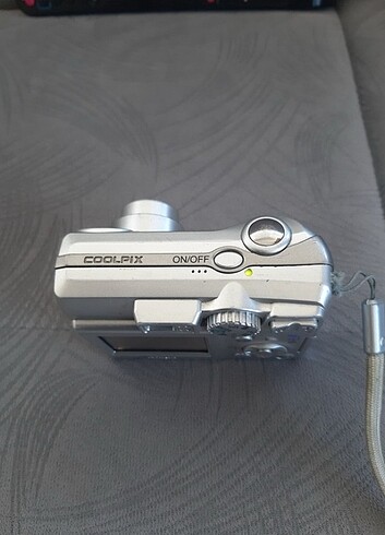 Nikon Coolpix 5600 5MP 3X Zoom Dijital Fotoğraf Makinesi 1GB Kar