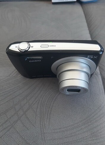 Casio QV-R200 14.1 MP 5x Zoom 2.7 LCD Ekran HD Dijital Fotoğraf 