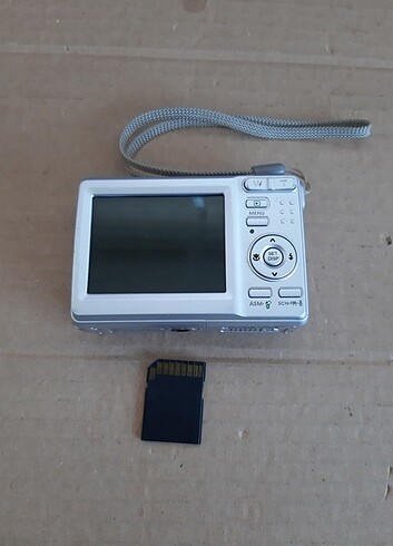 Arçelik ADK 870 7MP 3X Zoom Dijital Fotoğraf Makinesi 2GB Kartlı