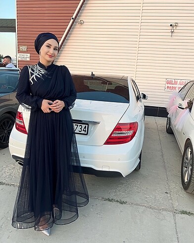 Tül ve taş detaylı abiye elbise