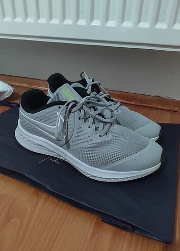 Nike Gri spor ayakkabısı 