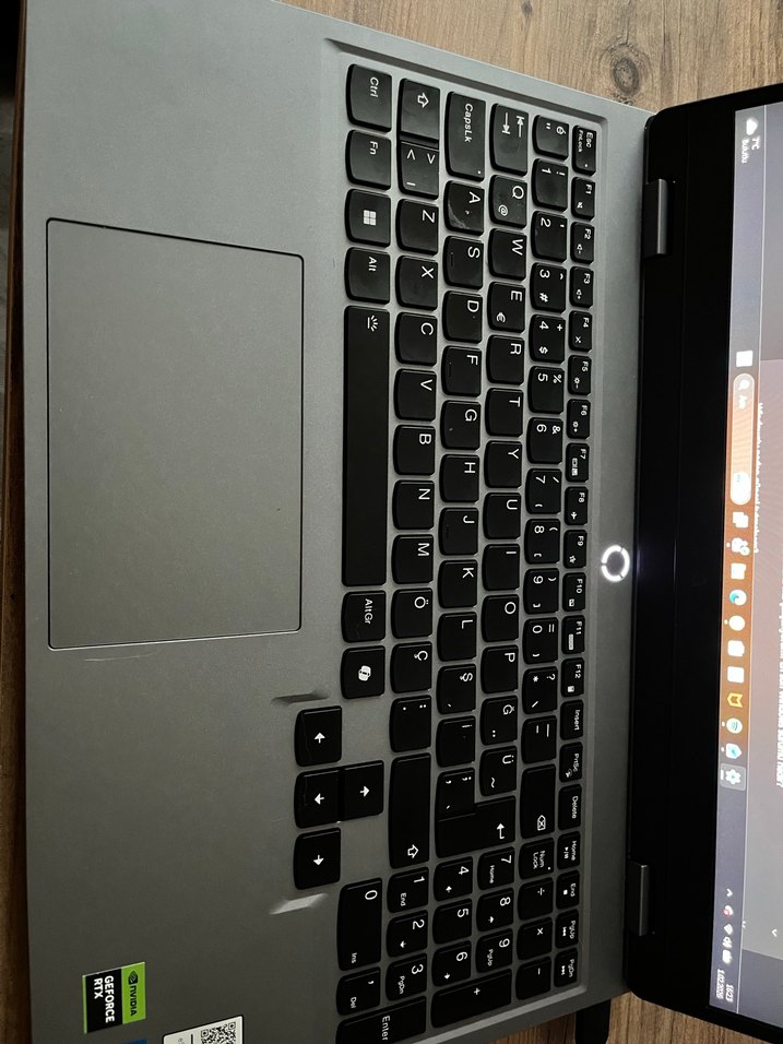 Lenovo LOQ 15.6" Core i5 8GB RAM 512GB SSD RTX4050 - Görsel 4