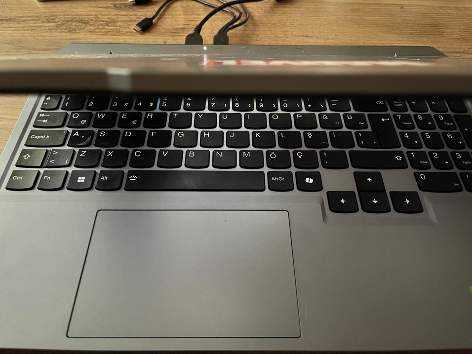 Lenovo LOQ 15.6" Core i5 8GB RAM 512GB SSD RTX4050 - Görsel 5