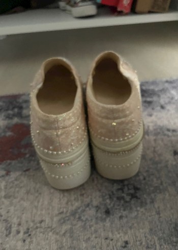 Beyaz Nakışlı ve Boncuk Detaylı Ayakkabı - Görsel 5