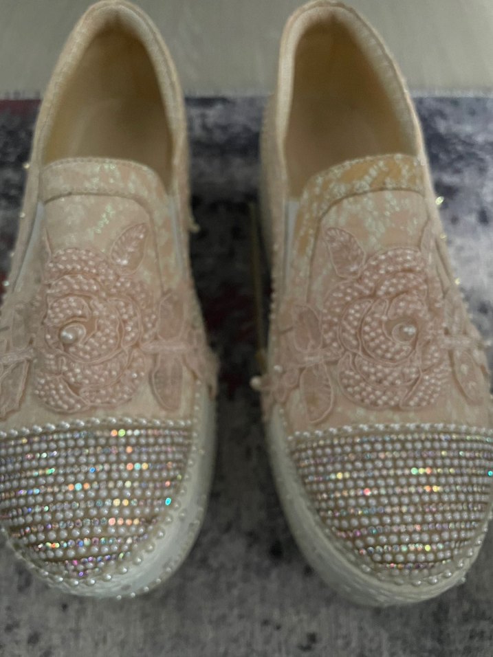 Beyaz Nakışlı ve Boncuk Detaylı Ayakkabı - Görsel 2