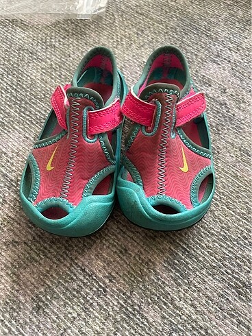Nike Nike sandalaet 19- 20 numara