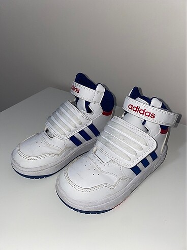 26 Beden beyaz Renk Adidas çocuk spor ayakkabı