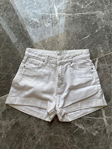 Beyaz denim şort