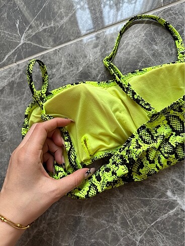 36 Beden yeşil Renk Penti bikini üstü