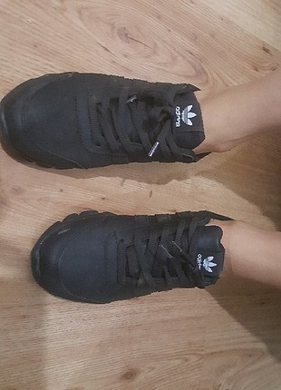 38 Beden siyah spor ayakkabı