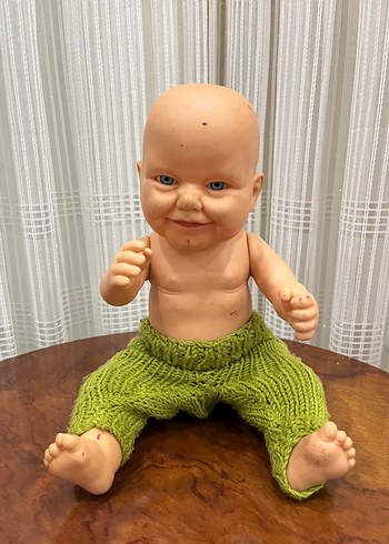 Diğer Kahverengi Bebek, Yeşil Örgü Pantolonlu