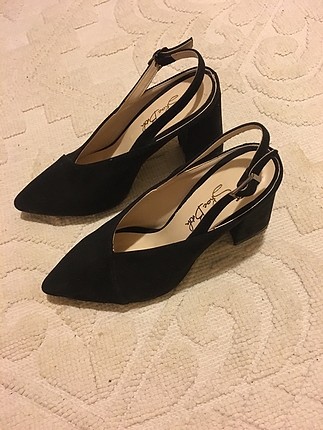 Diğer 7-8 cm topuk sadece bir kez giyildi