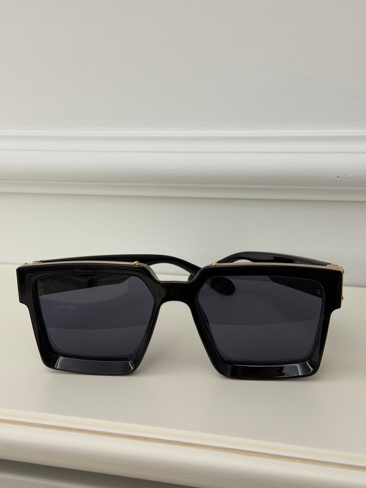 Kemer Detaylı Siyah Klasik Kadın Gözlüğü - Görsel 2