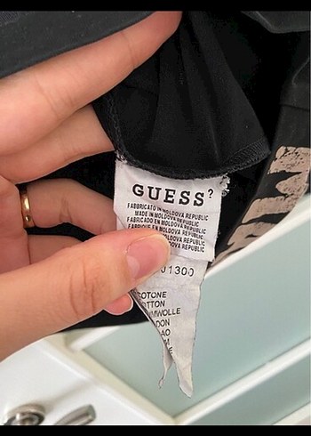 l Beden GUESS arkası yazılı bluz