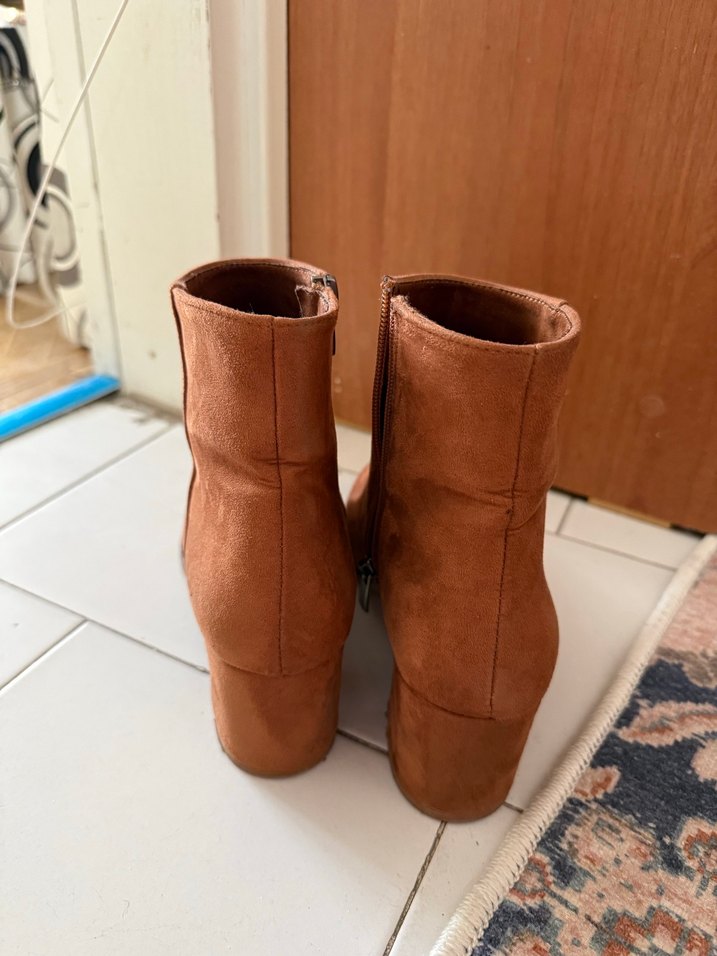 Kahverengi Süet Kadın Bot - Görsel 3