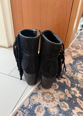 Bambi Püsküllü Siyah Süet Kadın Bot - Görsel 3