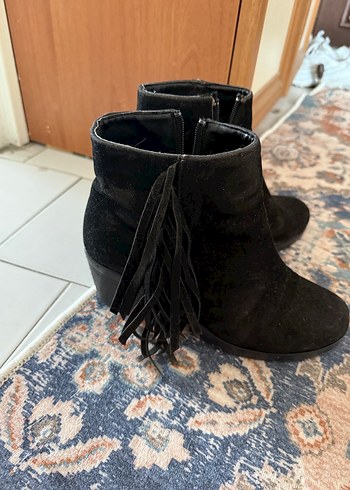 Bambi Püsküllü Siyah Süet Kadın Bot - Görsel 4