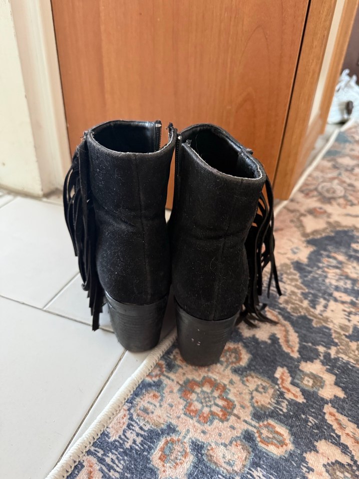 Bambi Püsküllü Siyah Süet Kadın Bot - Görsel 3