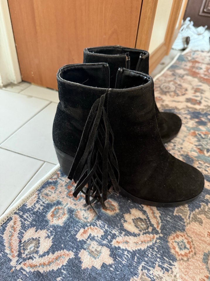 Bambi Püsküllü Siyah Süet Kadın Bot - Görsel 4