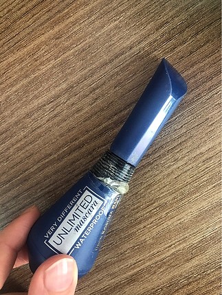 Loreal suya dayanıklı unlimited oynar başlıklı maskara