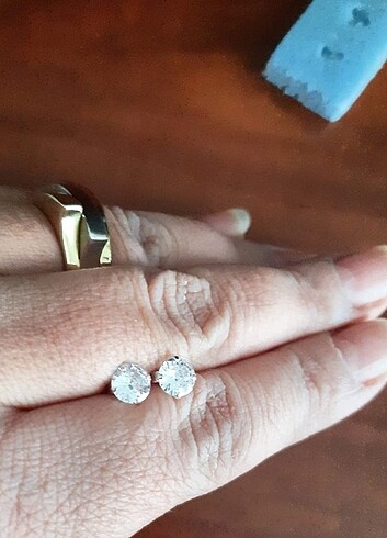 Beden beyaz Renk 925 ayar Zirkon Taşlı Tek taş 7 mm gümüş küpe