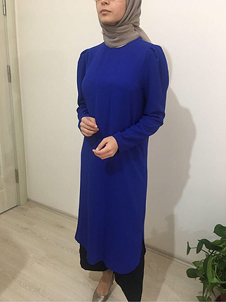 Uzun tunik saks renginde