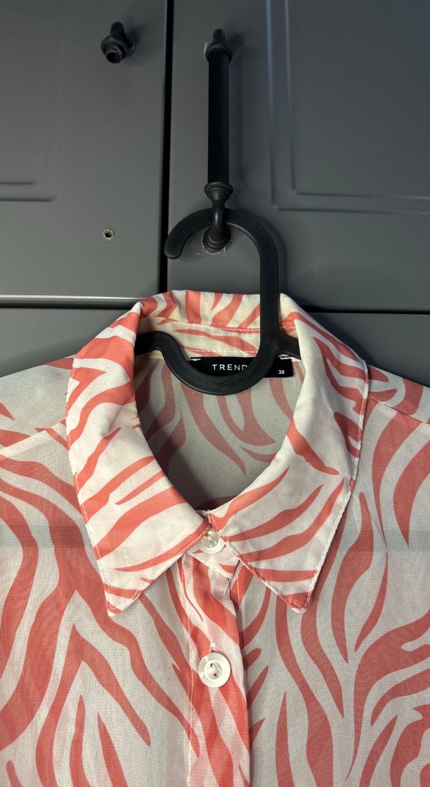 Pembe Zebra Desenli Kısa Kollu Tül Gömlek - Görsel 4