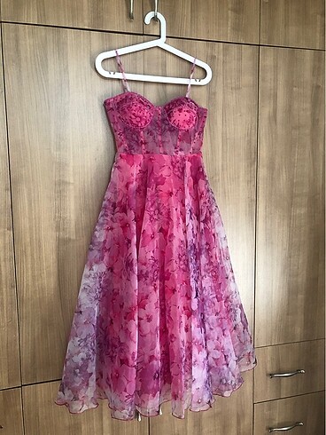 Carmen çiçekli midi abiye - Görsel 6