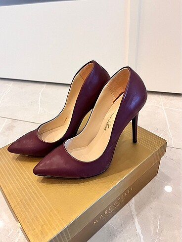 Stiletto şık ayakkabı