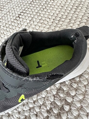 31 Beden Nike Erkek Çocuk Spor Ayakkabısı