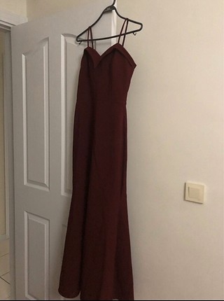 Bordo elbise ve küpe