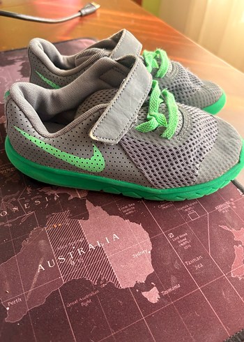 Nike Gri Yeşil Erkek Çocuk Spor Ayakkabısı Velcro